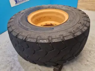 25"   20.5R25
