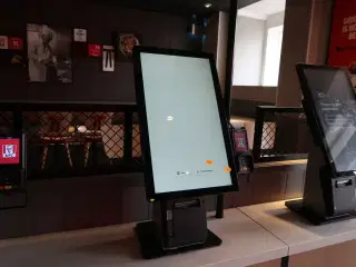 All-in-one touch computer ELO ESY22i5 med bonprinter samt dankortterminal