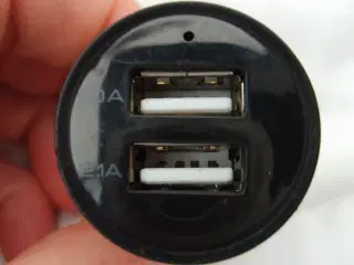 Autolader/Cigartænderadapter 2 USB stik 2,1A og 1A