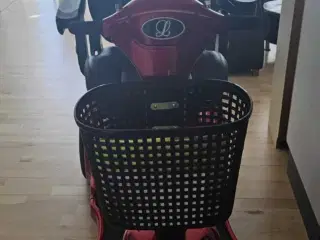 Helt ny el-scooter sælges