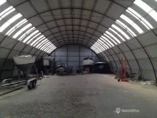 Lagerhal i Nordhavnen udlejes/sælges