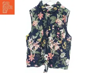 Blomstrende mavebindetærvløs skjorte fra H&M (str. 152)