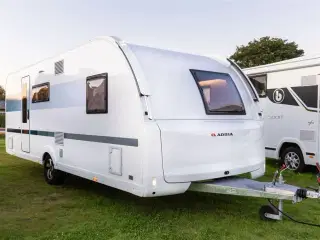 2022 - Adria Adora 613 PK Teen   -Spar 13.125 kr. Kan opvejes til totalvægt 2000 kg.