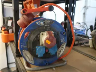 Kabeltromle med CEE stik