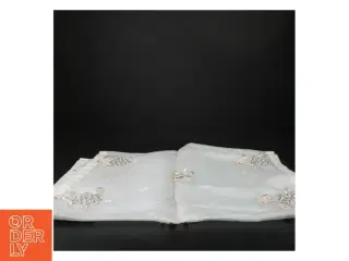Bordløber med broderi fra Lene Bjerre (str. 128x41 cm)