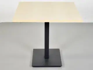 Cafébord i birk med sort stel