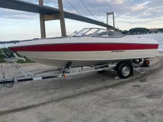 Stingray bowrider
