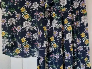 Sæt med top og nederdel