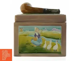 Dekorativ tobaksdåse i keramik med låg (str. 17x12 cm)