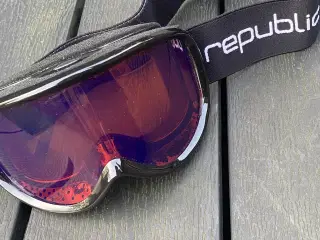 SKIBRILLER børn_REPUBLIC