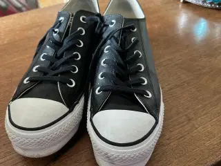 CHUCK TAYLOR ALL STAR LIFT-LAVE SNEAKS