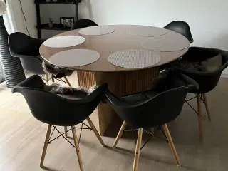 Spisebord sæt med 6 stole