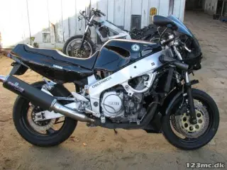 Yamaha FZR1000