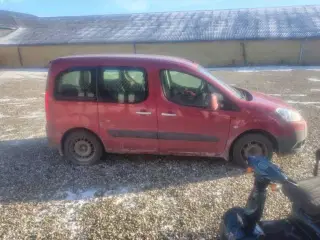 Peugeot Partner med automatgear og masser syn i nu