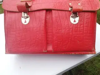 Fed rød retro skoletaske fra i 1970 erne 