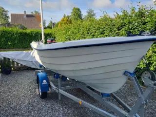 Jolle med motor 