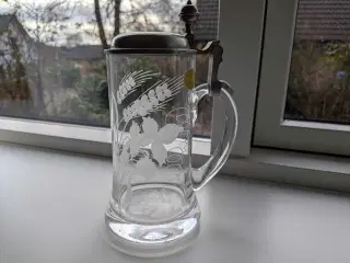 Håndslebet krystal ølkrus med tinlåg