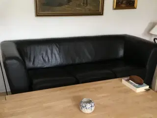 Sofa og hjørne borde