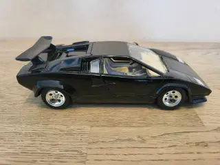 Modelbil: Lamborghini Countach 1988.  Skala 1:24