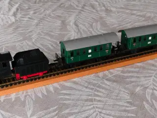Fleischmann Damplokomotiv 1304 og 3 Passagervogn 