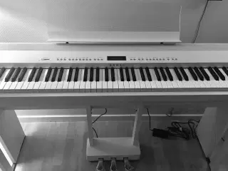 Kawai ES8 