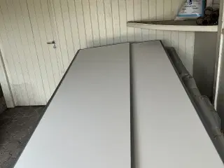 Skydedør i hvid melamin