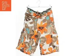Blomstret shorts fra H&M (str. 140)