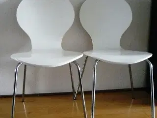 2 hvide spisebordsstole