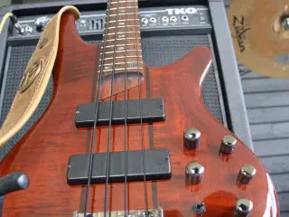 Ibanez SR 700