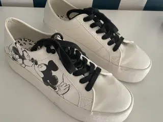 Mickey sko str 38. 