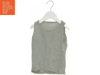 Grå tanktop fra Mads & Mette (str. 110)