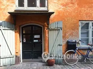 Kontorfællesskab med charmerende lukkede kontorer