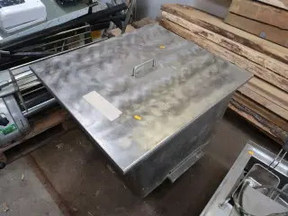 Rustfrit kar på hjul