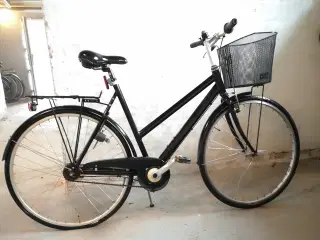 SORT   X 28"   56 cm højt  4 gear... Løs 1 nøgle. 