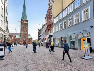 Super attraktivt kontorlokale i første parket til Store Torv