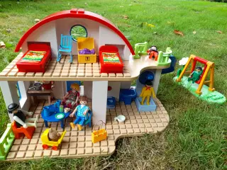 Playmobil hus med meget tilbehør
