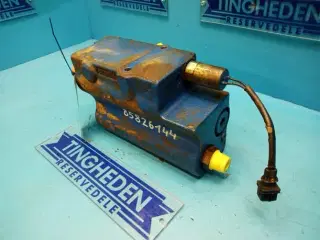 New Holland LB115B Hydraulikventil 85826144