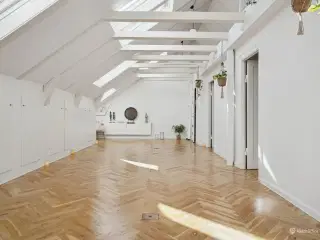 Flot kontor på Godhåbsvej 7. 3 sal Frederiksberg.