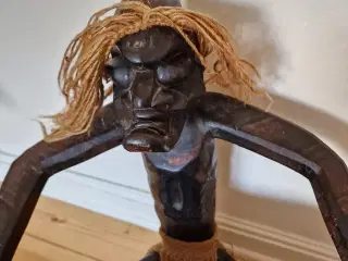 Vintage håndskåret aboriginal figur.