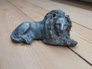 Løve figur på knap et halvt kilo