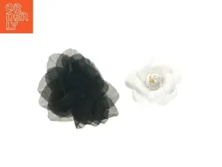 To stofblomster brocher (str. Ø 13 og 9 cm)