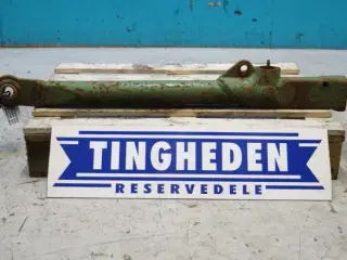 John Deere 4040 R.H. Liftarm AR80666