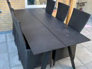 Rigtig fint bor med 6 stole