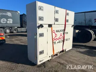 Værktøjsskab og ekstra tank til lastbil