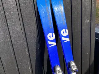 Flotte Alpinski  ser ud som ny de er  170 længde 