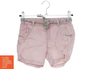 Lyserøde shorts med blomstret bælte fra H&M (str. 116)