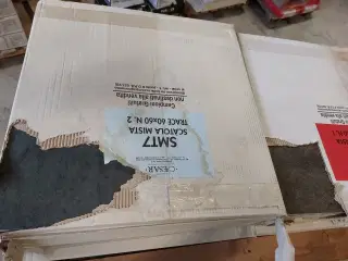 Parti med blandede fliser fra samme linje