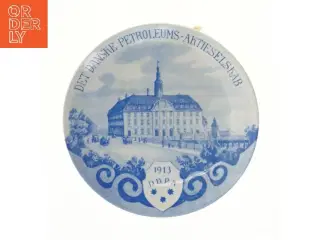 Dekorativ tallerken med bygning motiv (str. Ø 16,5 cm)