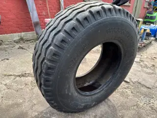 Ét dæk 12.8/80-18 Implement-AW702