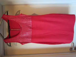 Smart rød kjole i str. M